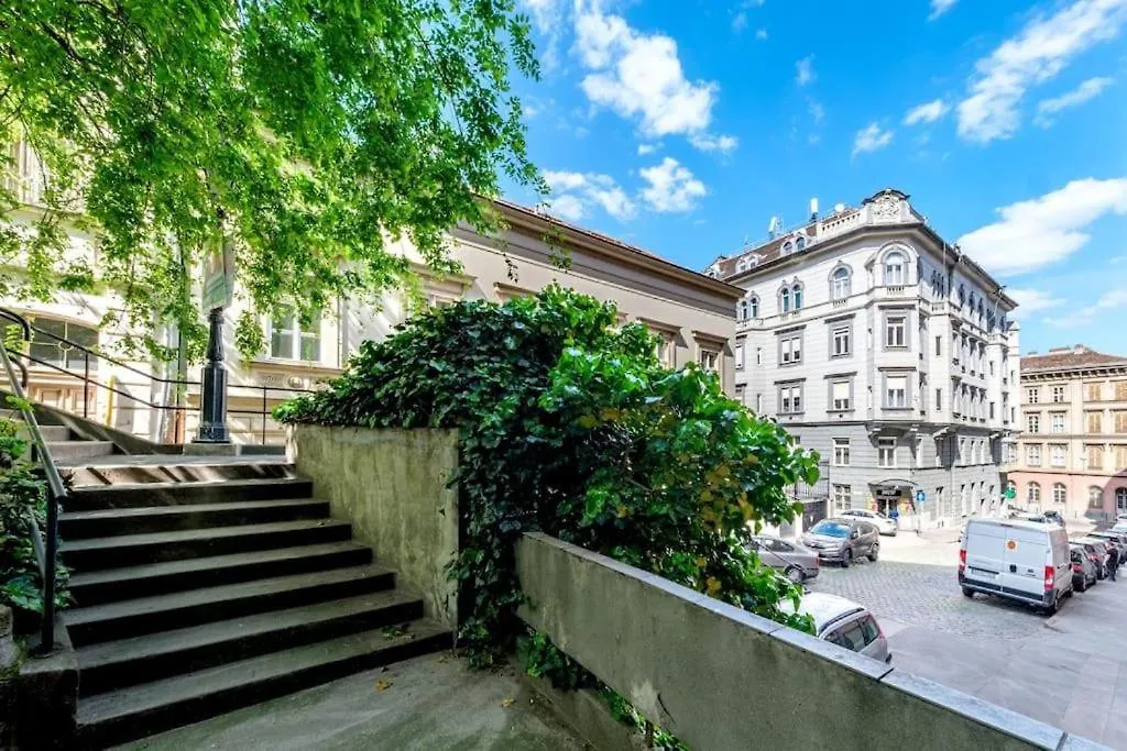 Chain Bridge Studio Budapest